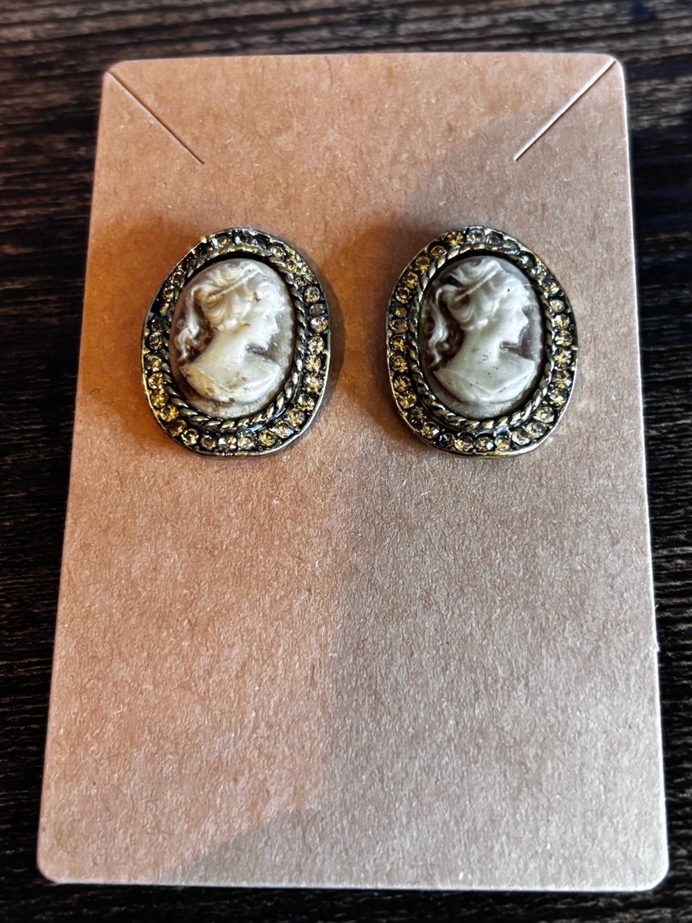 Vintage-Inspired Cream‎ Cameo Oval Stud Earrings with Gold Accents